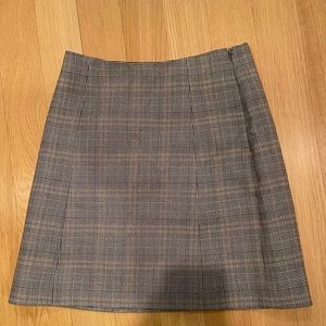 Aritzia houndstooth/plaid skirt